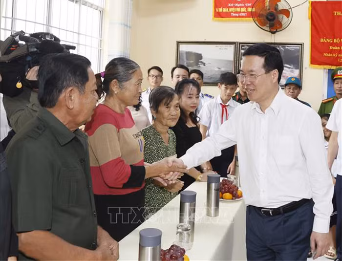 Chủ tịch nước Võ Văn Thưởng thăm, chúc Tết quân và dân xã đảo Thổ Châu -0