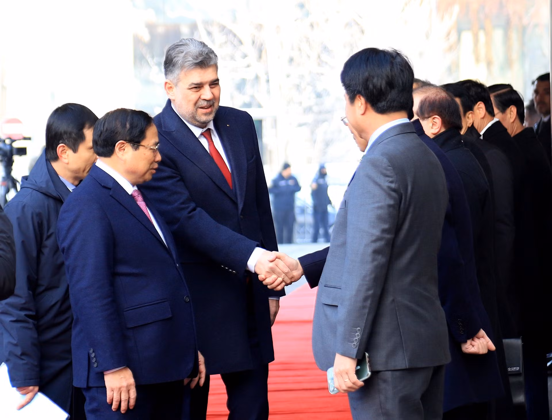 Romania tổ chức trang trọng Lễ đón Thủ tướng Phạm Minh Chính thăm chính thức -0