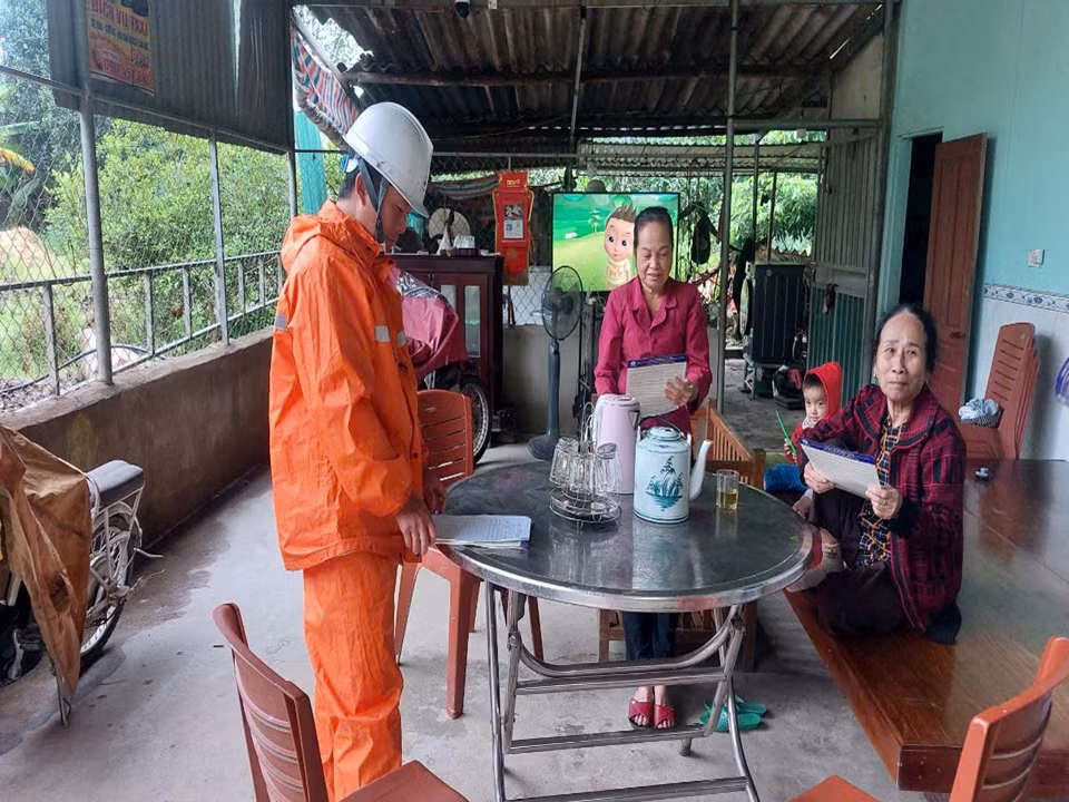 PC Hà Tĩnh đẩy mạnh tuyên truyền an toàn điện trong mùa mưa bão -0