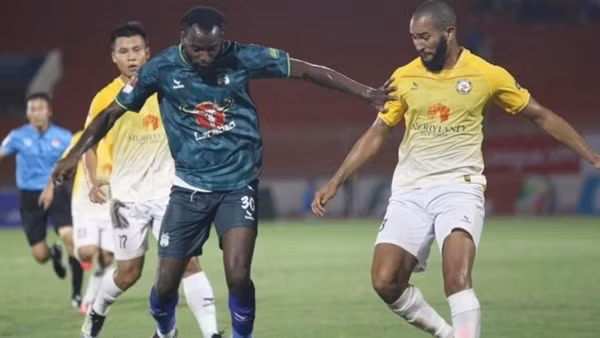 Muôn chuyện bi hài bị “Tây” kiện của V.League
