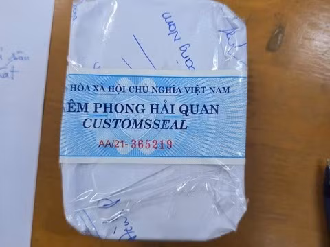 Phát hiện thêm 362 viên kim cương nhập lậu qua sân bay Tân Sơn Nhất -0