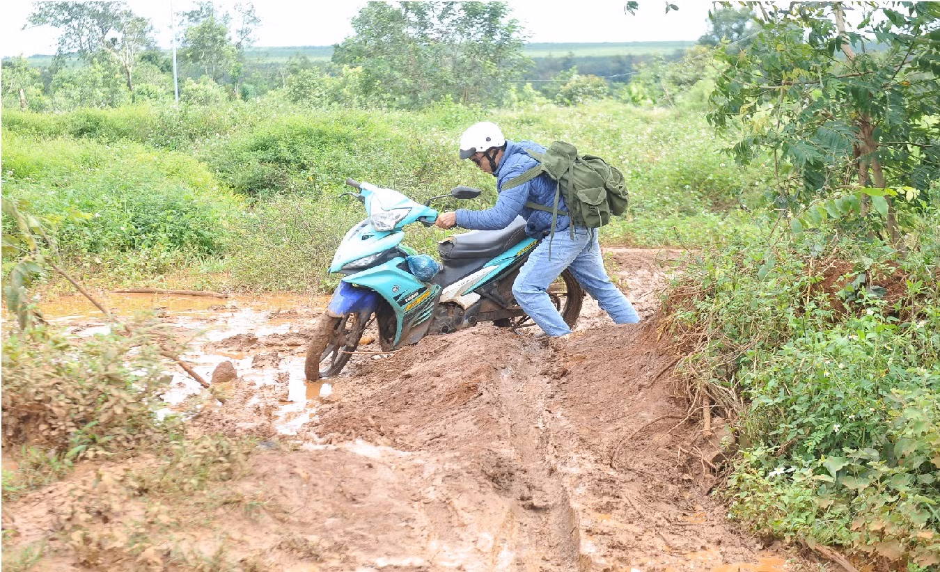 Dân bức xúc vì hơn 1km đường thi công gần 4 năm chưa xong -0