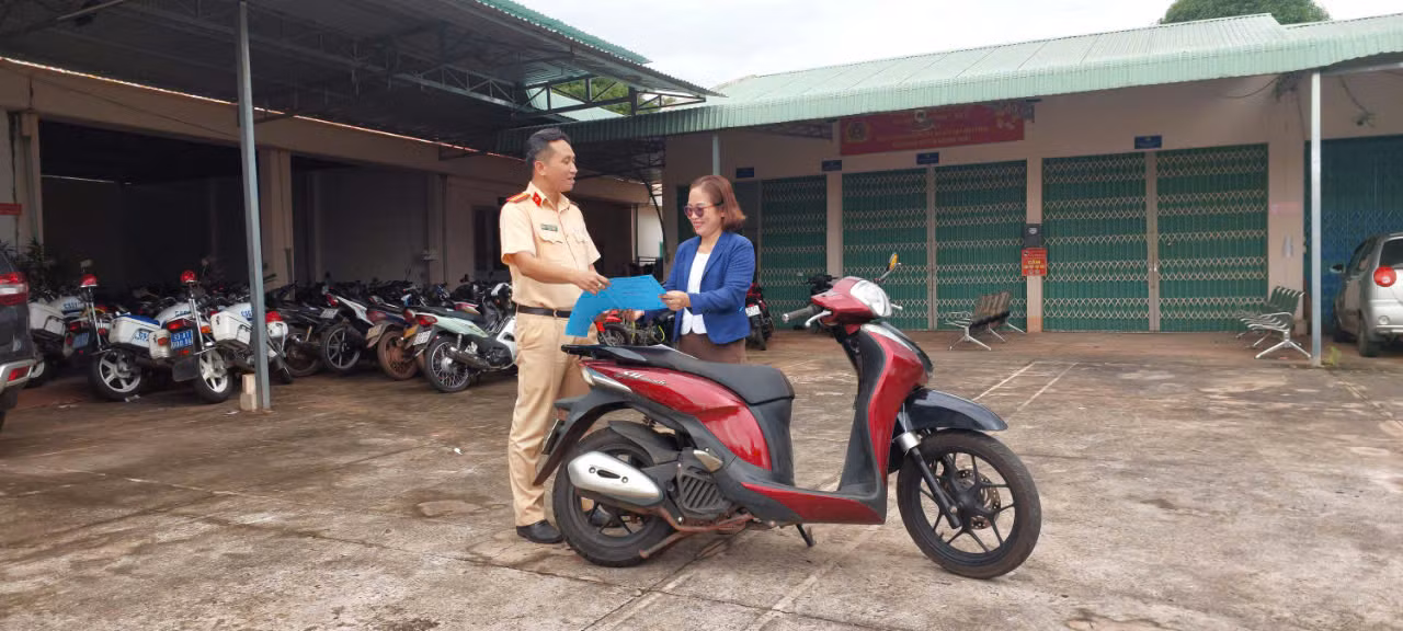 Bất ngờ nhận lại xe SH Mode sau hơn 5 năm bị mất -0