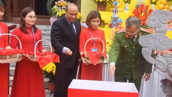 Thứ trưởng Nguyễn Văn Long dự khai hội Xuân đền Thần Nông và phát động Tết trồng cây