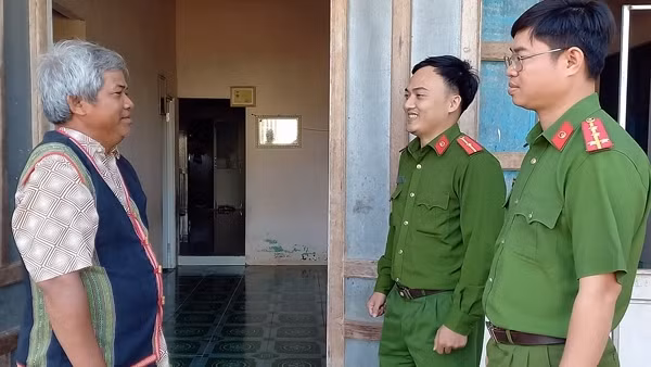 Người Cơ Tu uy tín nơi ngã ba sông