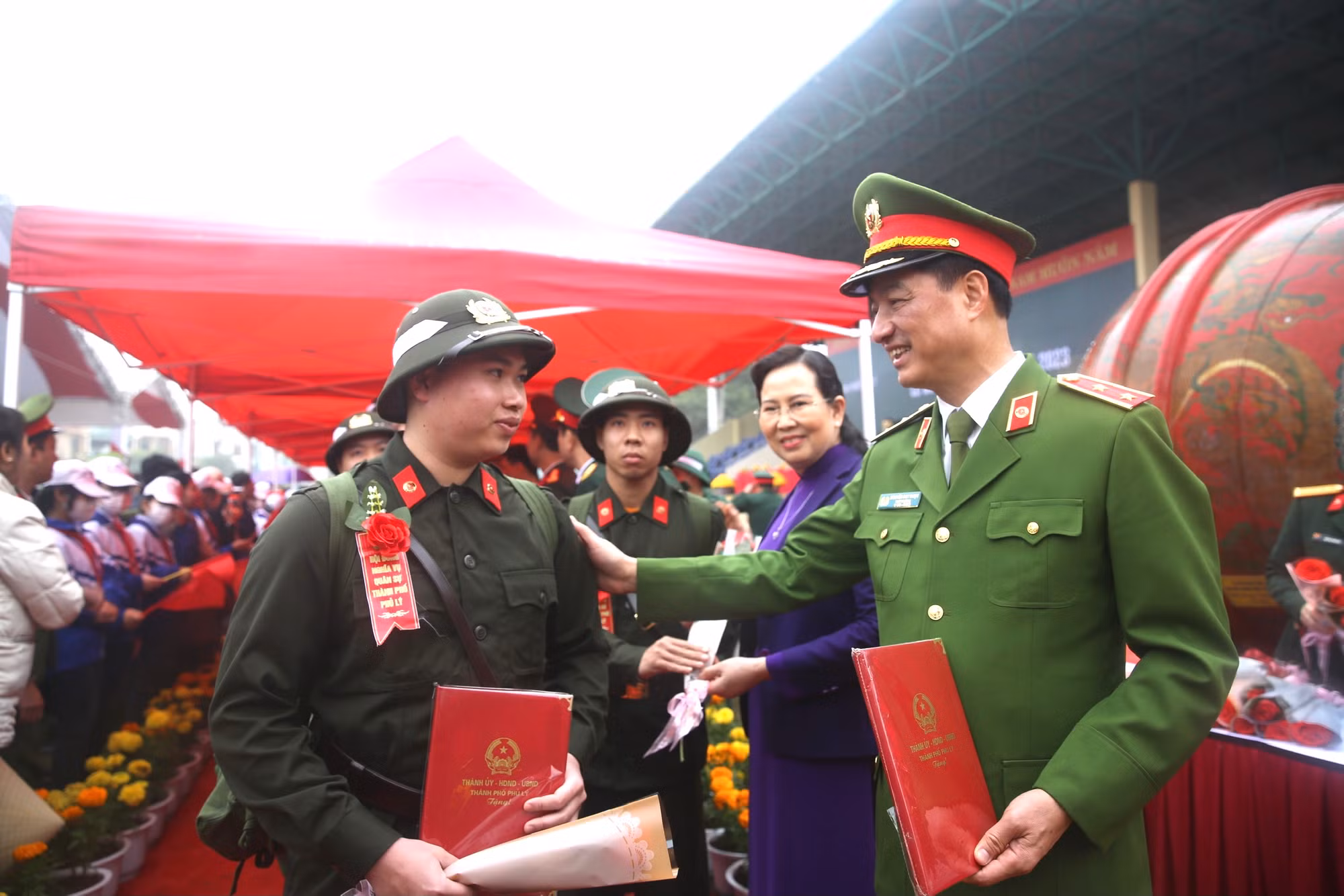 Thứ trưởng Nguyễn Duy Ngọc dự Lễ giao nhận quân ở Hà Nam -0