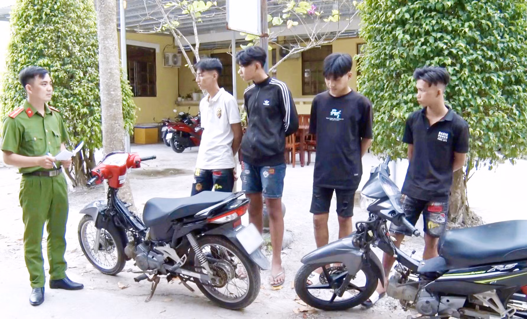 Nhóm thanh thiếu niên “đá xế” bán lấy tiền mua ma túy -0