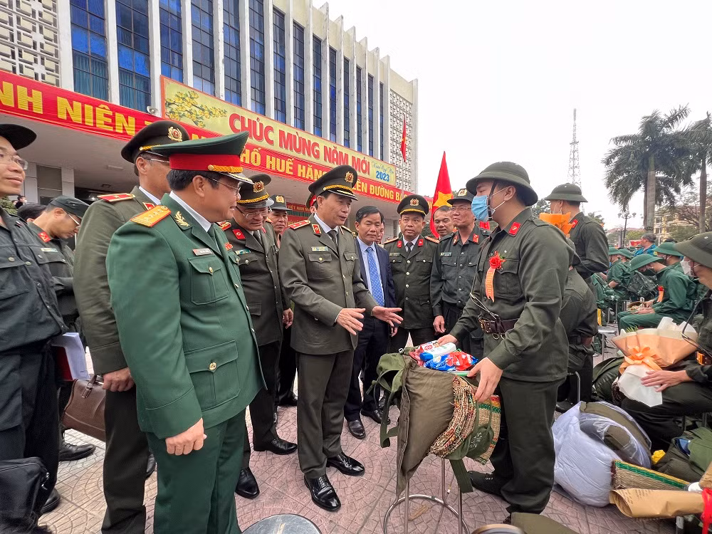 Trung tướng Lê Quốc Hùng, Thứ trưởng Bộ Công an dự Lễ giao nhận quân tại tỉnh Thừa Thiên-Huế -0