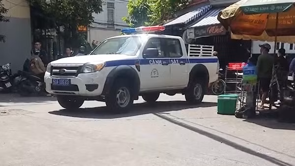 Người đàn ông rơi lầu tử vong trong khuôn viên UBND phường