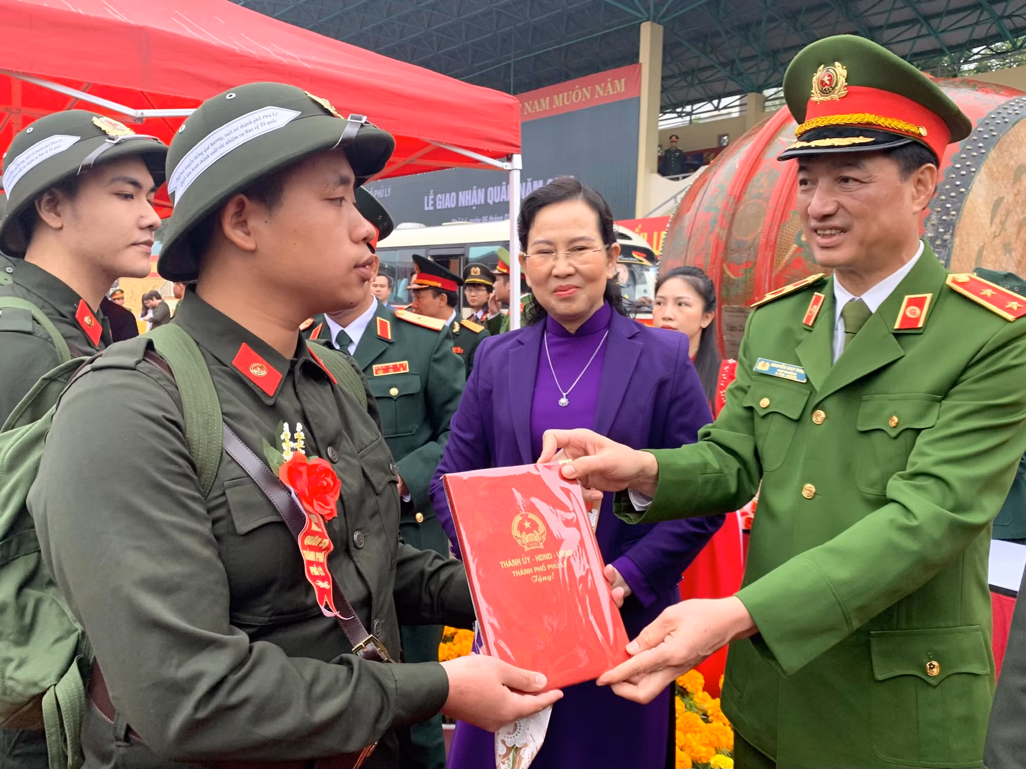 Thứ trưởng Nguyễn Duy Ngọc dự Lễ giao nhận quân ở Hà Nam -0