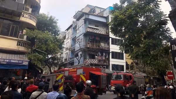 Nhanh chóng khống chế, dập tắt đám cháy nhà dân tại phố cổ