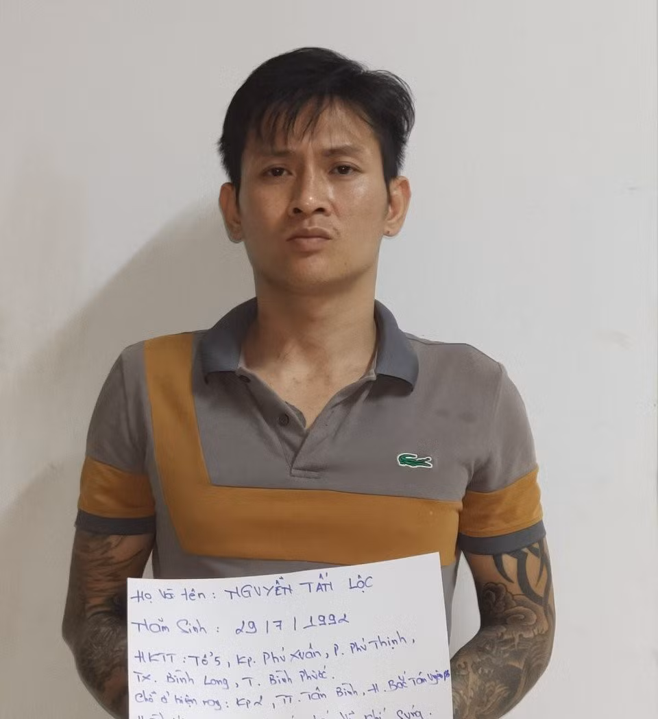 Bắt đối tượng mua bán súng qua mạng xã hội -0
