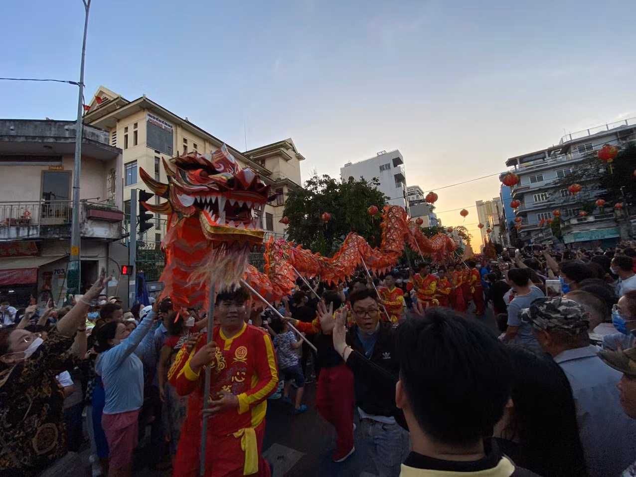 Đội nắng đảm bảo an ninh trật tự trong lễ hội Tết Nguyên tiêu -1