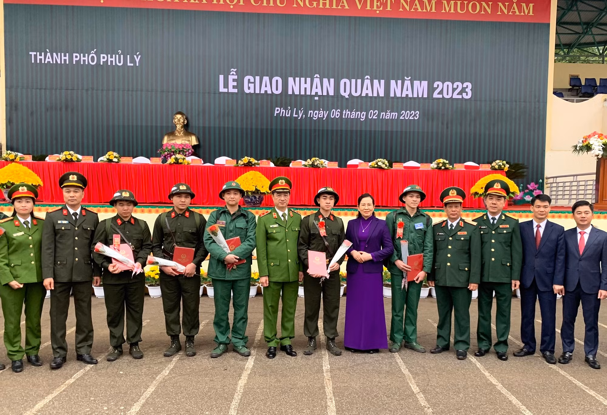 Thứ trưởng Nguyễn Duy Ngọc dự Lễ giao nhận quân ở Hà Nam -0
