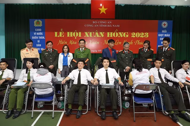 Công an Hà Nam: Hiến 284 đơn vị máu tại Lễ hội Xuân hồng 2023 -0