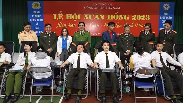 Công an Hà Nam hiến 284 đơn vị máu tại Lễ hội Xuân hồng 2023