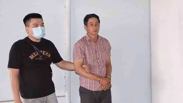 Bắt kẻ 2 lần khống chế chủ quán cà phê cướp tài sản