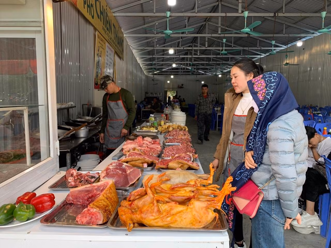Chợ “thịt thú rừng” ở lễ hội chùa Hương -0