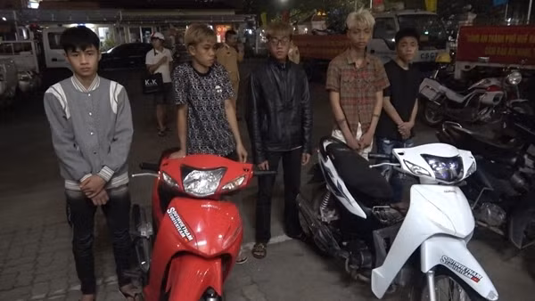 Tạm giữ 14 đối tượng lạng lách đánh võng, khiêu khích lực lượng làm nhiệm vụ