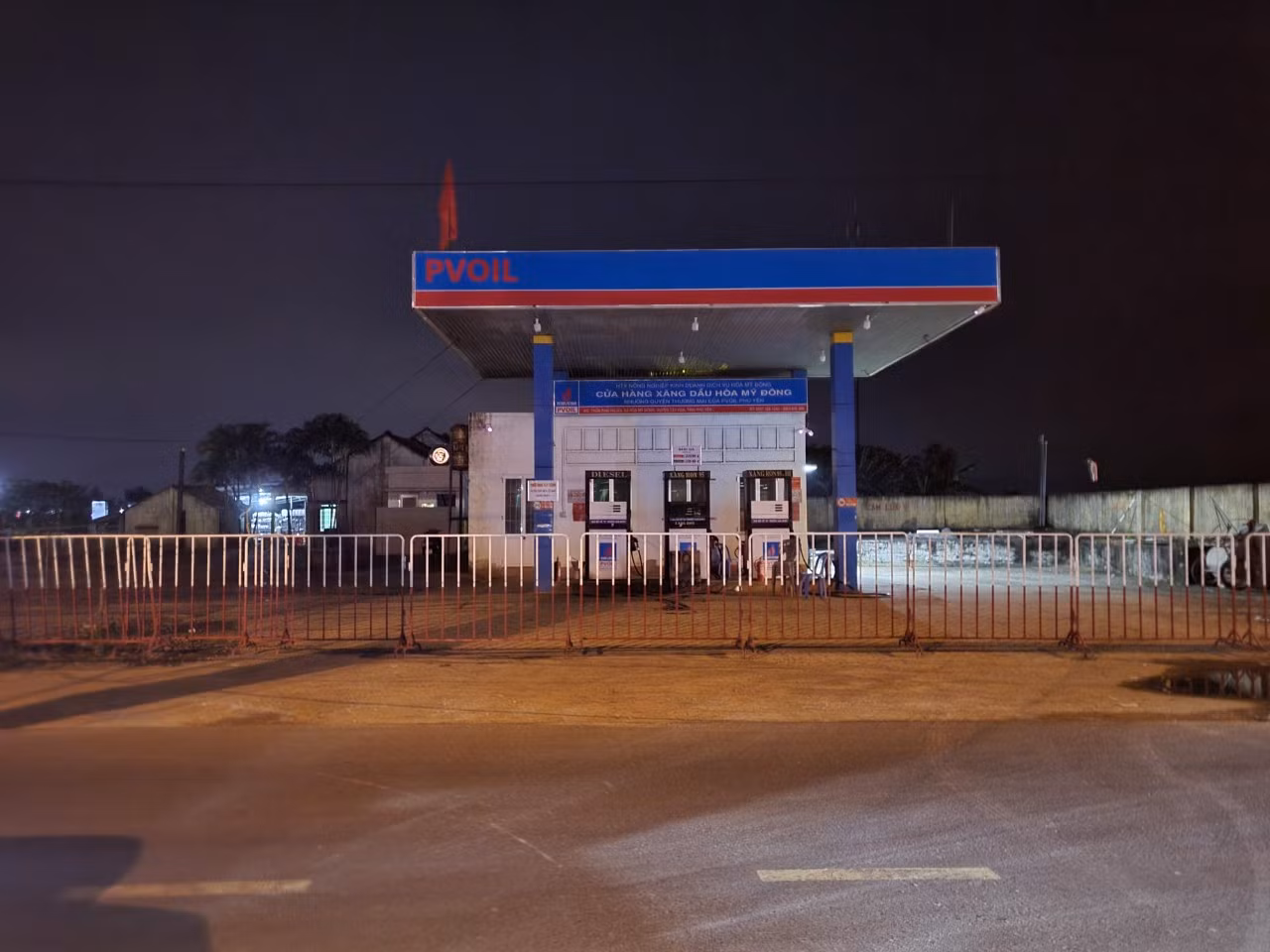 Tự ý ngừng bán xăng dầu một hợp tác xã bị xử phạt 15 triệu đồng -0