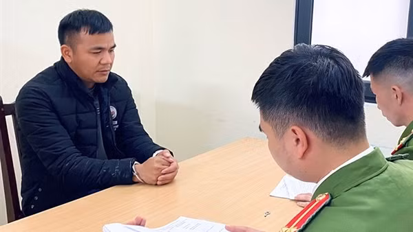 Tải clip đen rồi khống chế “diễn viên”