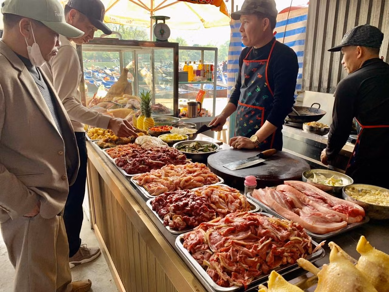 Chợ “thịt thú rừng” ở lễ hội chùa Hương -0