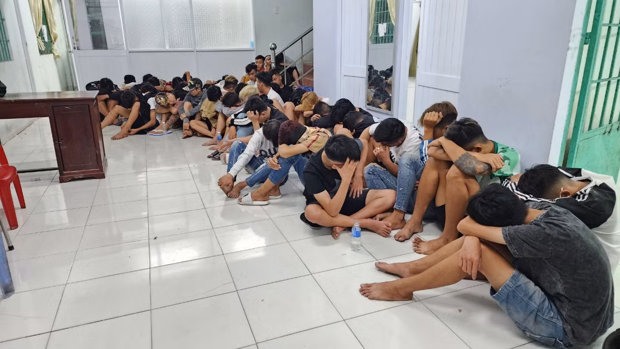 Bắt giữ kịp thời nhóm 46 thanh thiếu niên mang hung khí đi đánh nhau -0