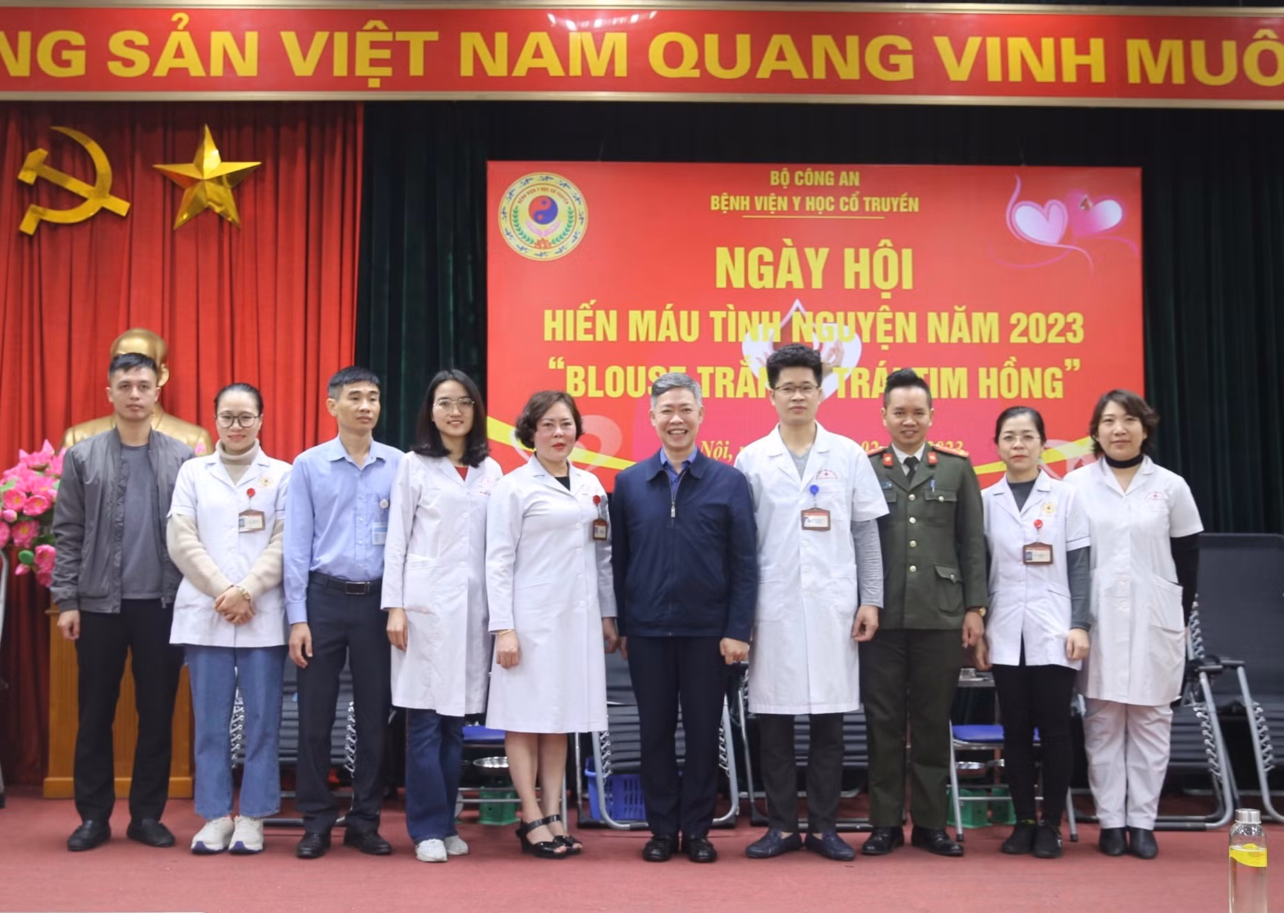 Gần 150 y, bác sĩ Bệnh viện Y học cổ truyền Bộ Công an tham gia chương trình hiến máu “Blouse trắng – Trái tim hồng” -0
