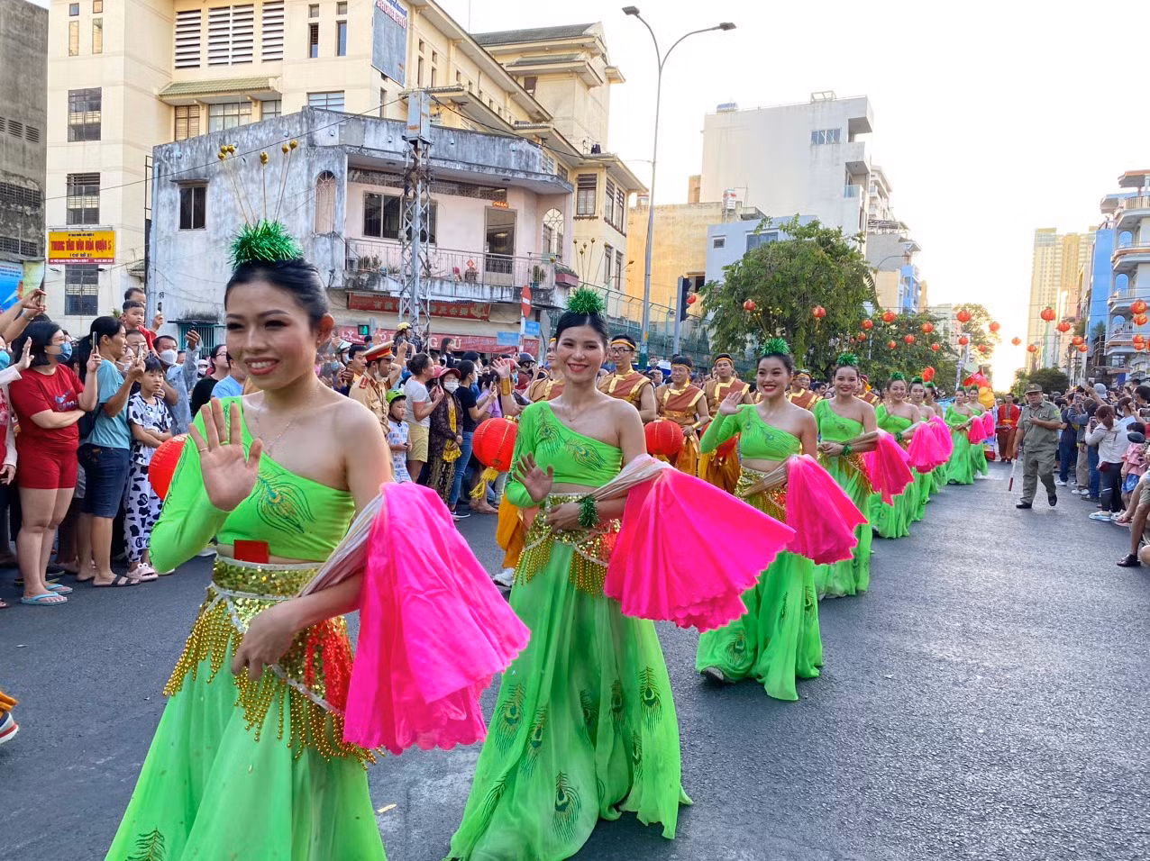 Đội nắng đảm bảo an ninh trật tự trong lễ hội Tết Nguyên tiêu -4