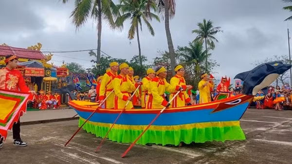 Độc đáo lễ hội cầu ngư dưới chân đèo Ngang