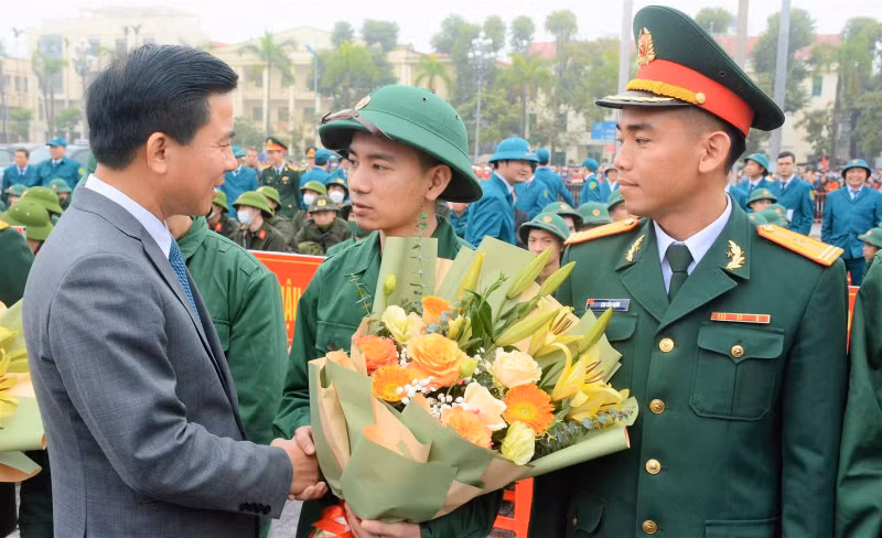 Thứ trưởng Lê Quốc Hùng dự lễ giao nhận quân tại tỉnh Thừa Thiên-Huế -0