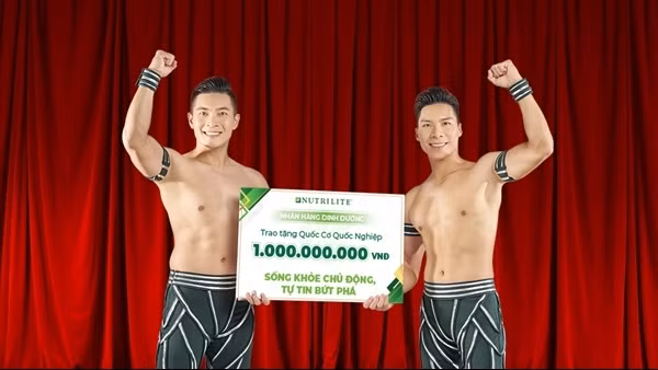 Nhãn hiệu dinh dưỡng Nutrilite thưởng “nóng” 1 tỷ đồng cho anh em Nghệ sĩ xiếc Quốc Cơ-Quốc Nghiệp