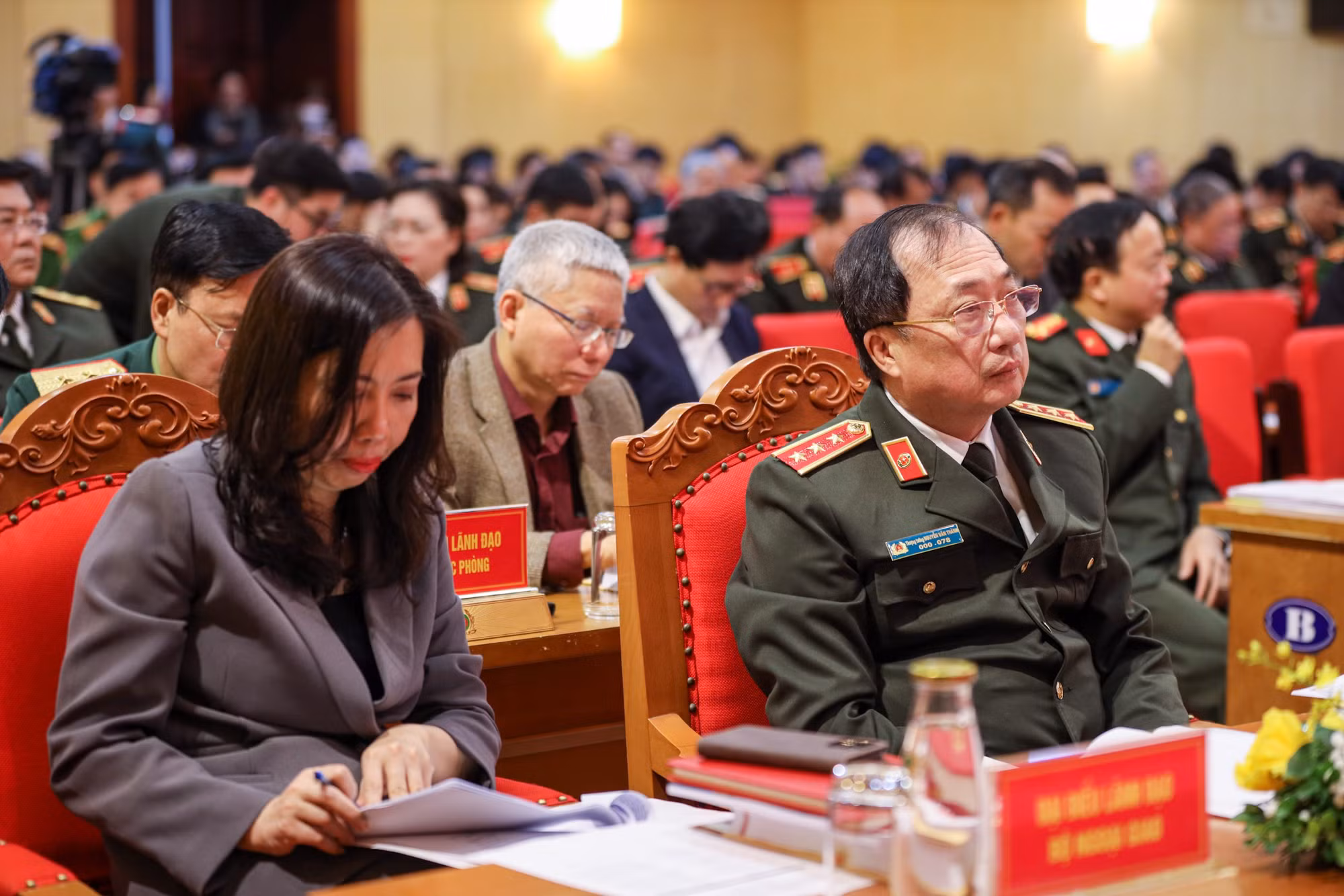 Thường xuyên tu dưỡng, rèn luyện, luôn giữ mình cho thật trong sạch, vững vàng -0