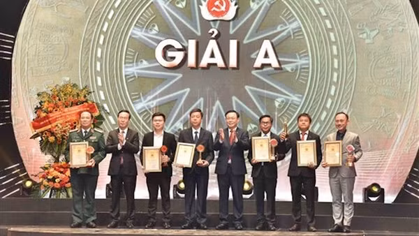Trao Giải báo chí toàn quốc về xây dựng Đảng lần thứ VII - năm 2022