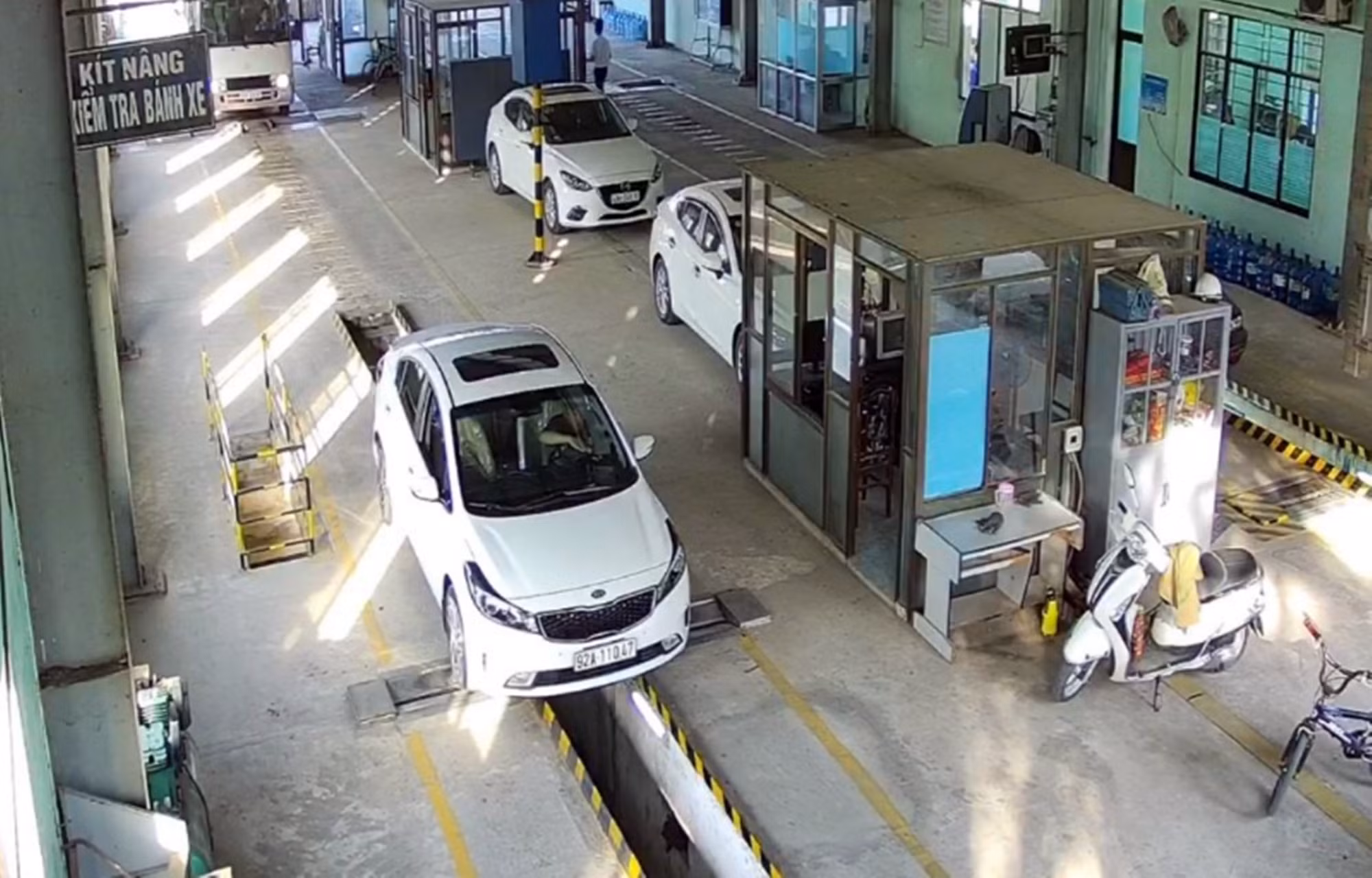 Khởi tố 13 bị can liên quan đến sai phạm tại Trung tâm đăng kiểm xe cơ giới 9201D -0