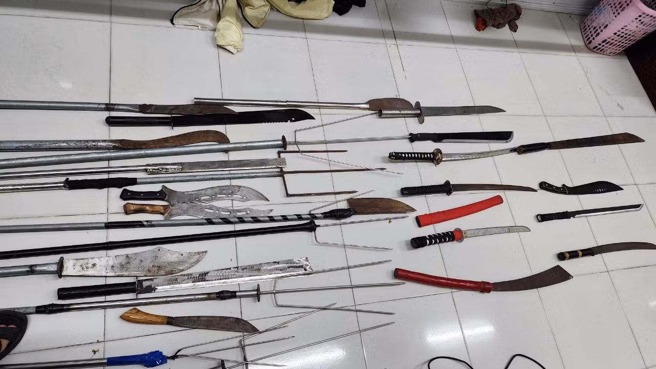 Bắt giữ kịp thời nhóm 46 thanh thiếu niên mang hung khí đi đánh nhau -0