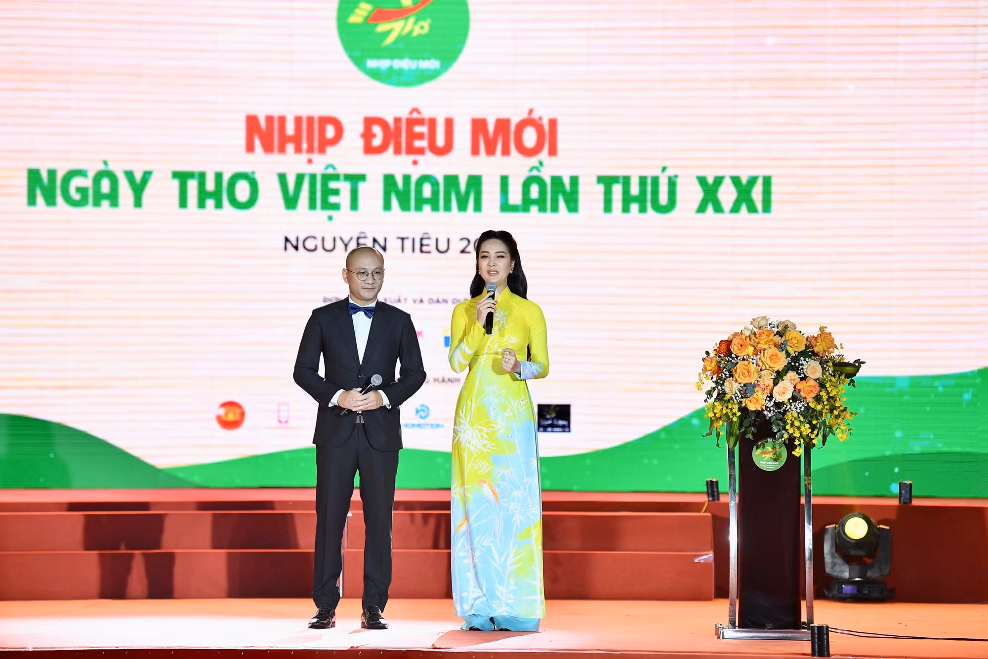 Thơ, nhạc hòa quyện trong đêm khai mạc Ngày thơ Việt Nam lần thứ 21 -0