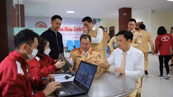Gần 120 CSGT Công an Nghệ An tham gia hiến máu tình nguyện