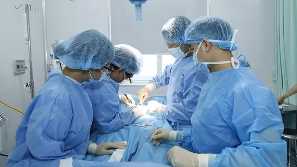 Cứu sống người đàn ông bị đâm 3 vết thấu ngực