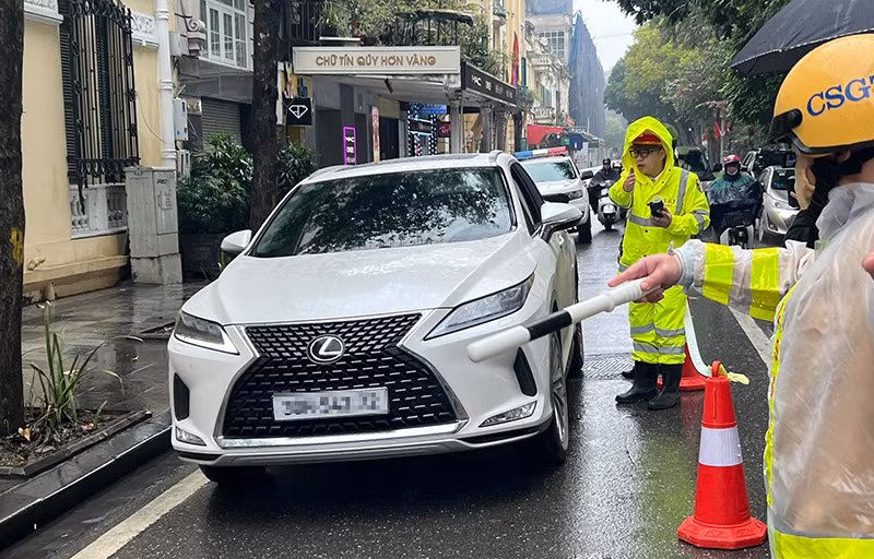 Hoàn Kiếm: Xử lý hàng trăm trường hợp vi phạm nồng độ cồn -0