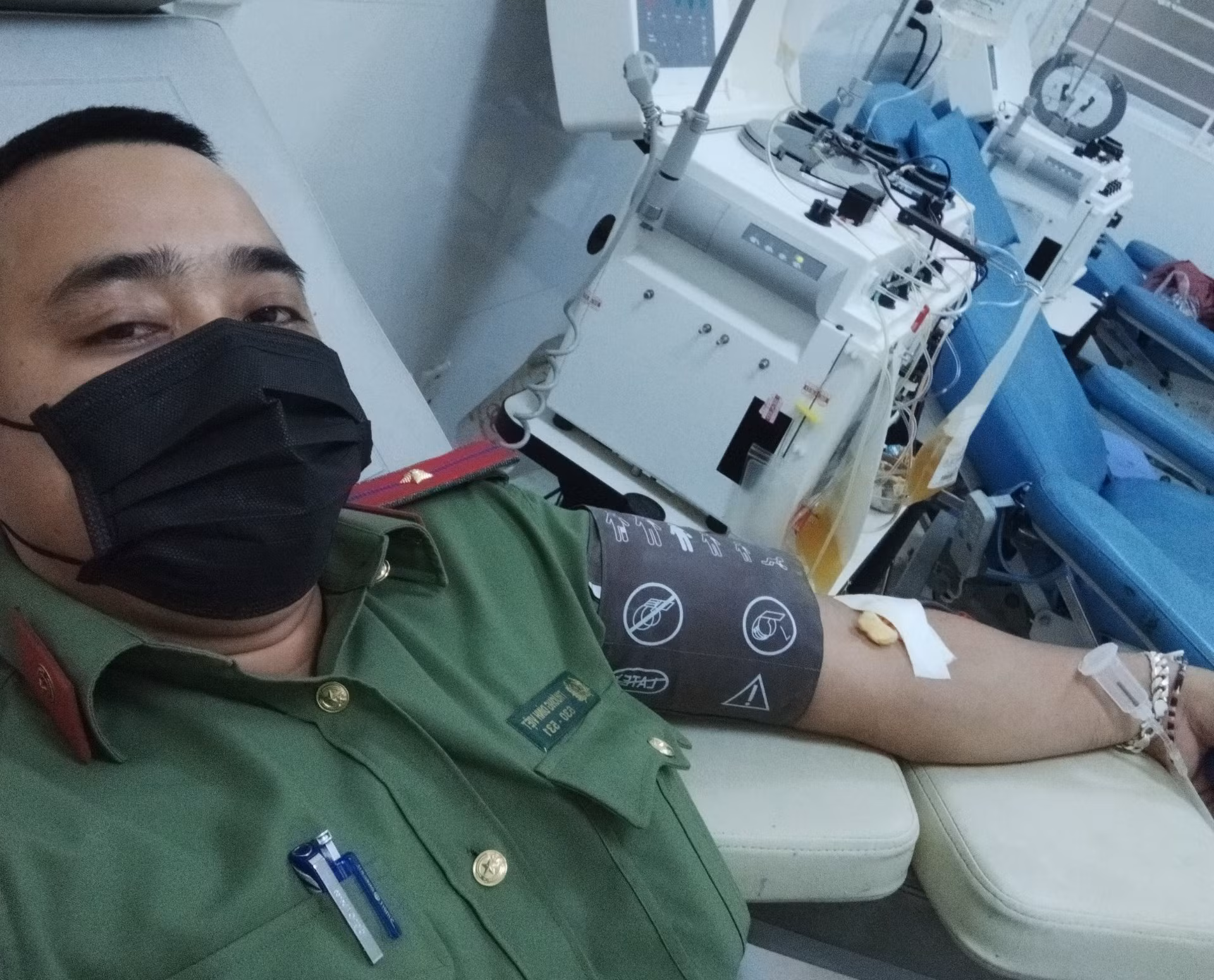 Thiếu úy Công an có duyên hiến máu hiếm AB+ trong ngày Tết -2