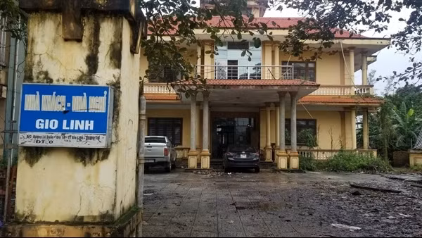 Trụ sở cũ bỏ hoang, lãng phí nhiều lô đất “vàng”