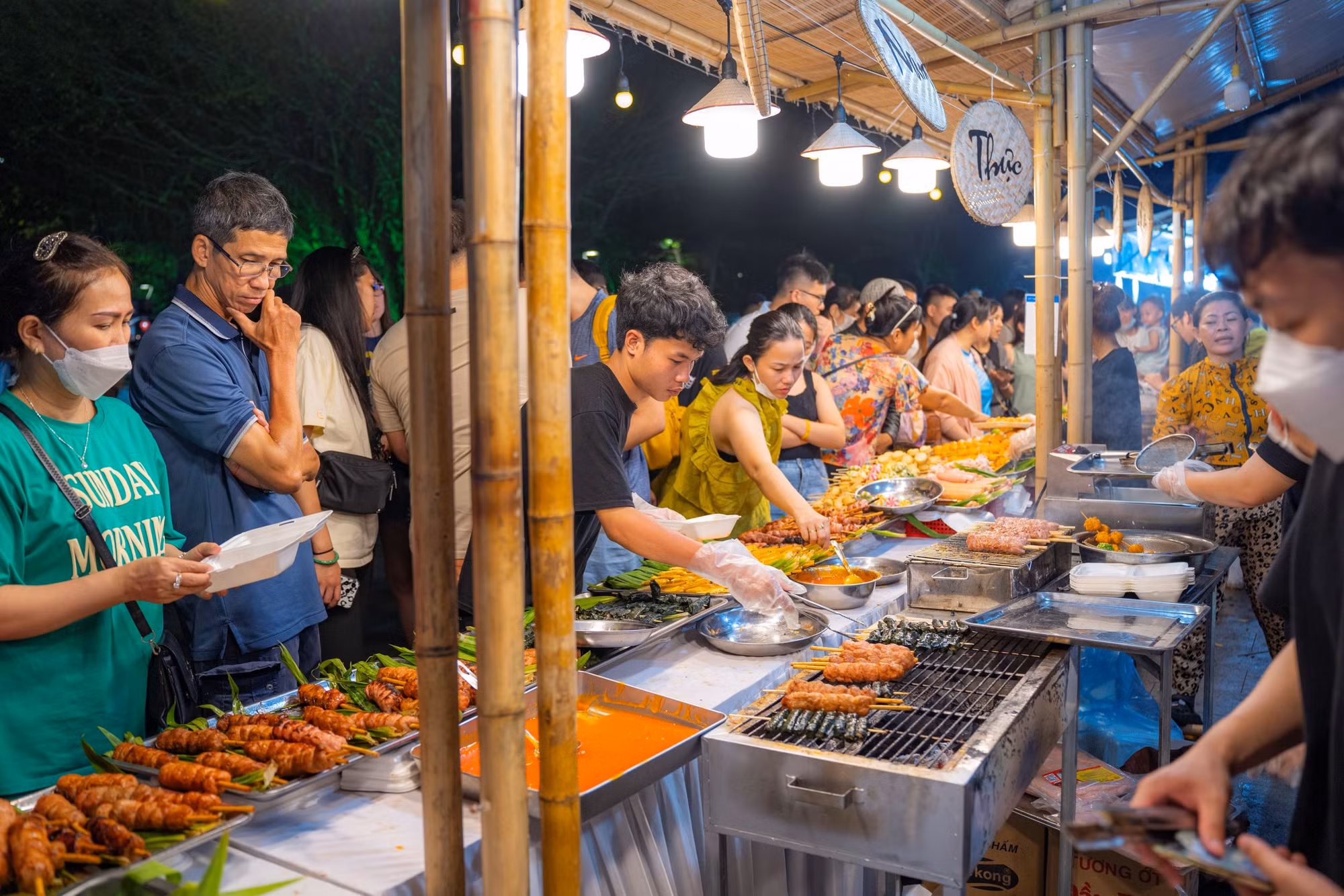 Lễ hội ẩm thực Festival Nghề truyền thống Huế thu hút hàng nghìn du khách -0