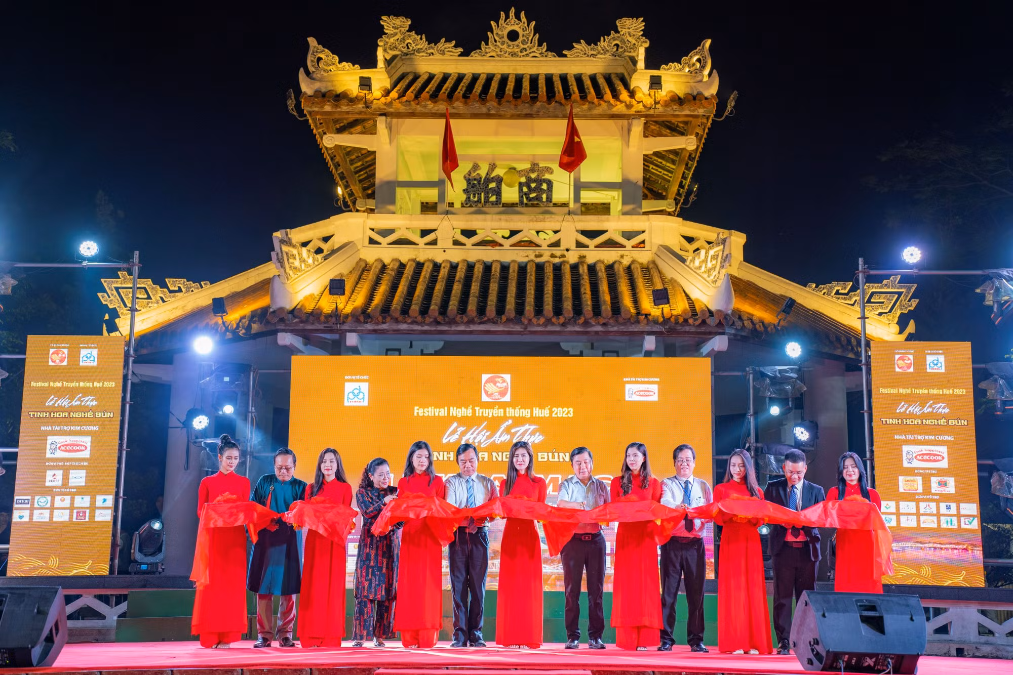 Lễ hội ẩm thực Festival Nghề truyền thống Huế thu hút hàng nghìn du khách -0