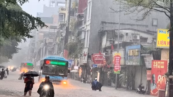 Hà Nội và các tỉnh Bắc Bộ tiếp tục mưa lớn đến sáng mai