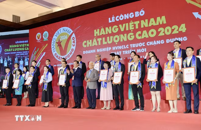 Thủ tướng yêu cầu đẩy mạnh thực hiện giải pháp phát triển thị trường trong nước -0
