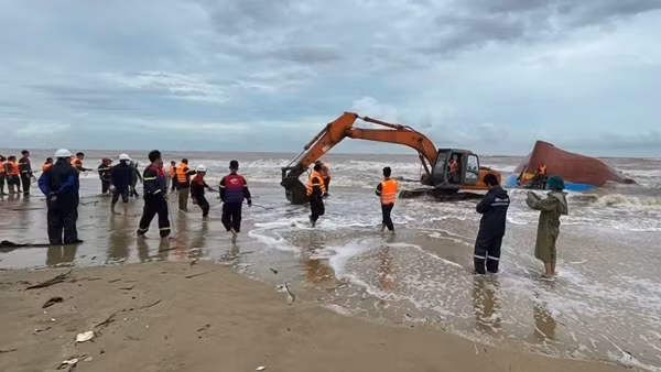Tìm thấy thi thể 2 ngư dân trong vụ chìm tàu làm 9 người mất tích