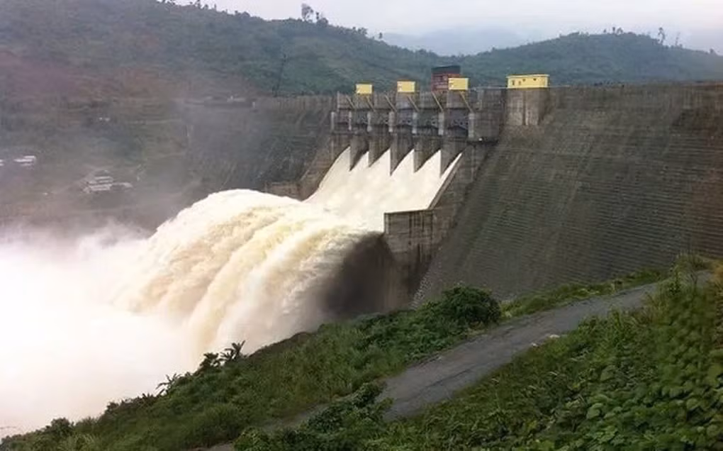 Lũ dâng cao, nhiều thuỷ điện đồng loạt xả lũ -0