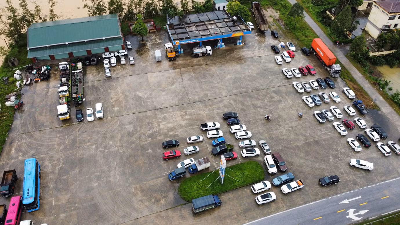 Sau bão số 10, người dân Hà Tĩnh gồng mình trong lũ lụt -0