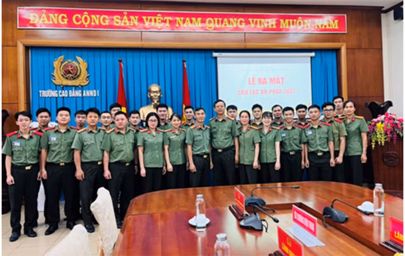 Sôi nổi Lễ ra mắt Câu lạc bộ Pháp luật Trường Cao đẳng An ninh nhân dân I -0